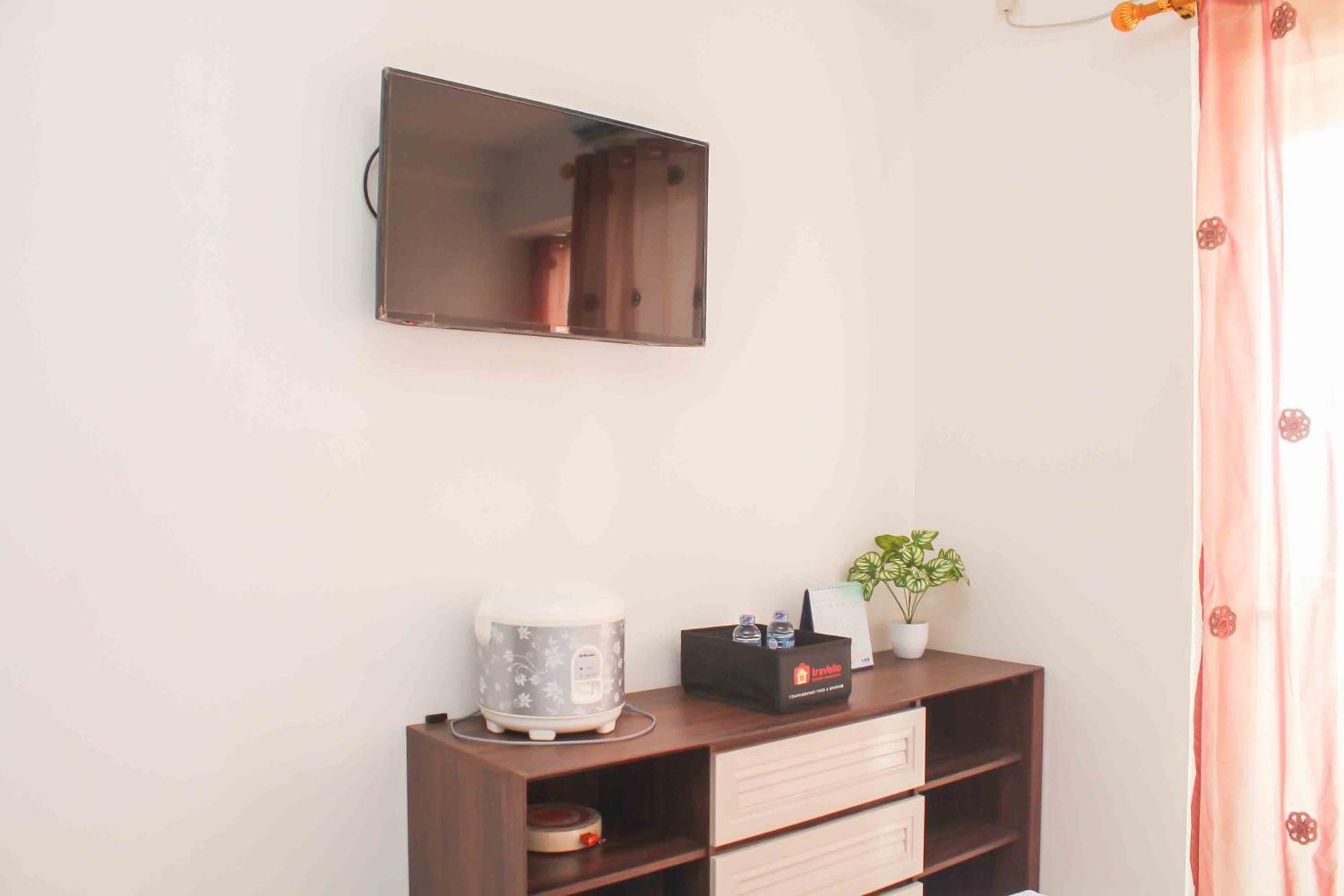 Chic And Cozy At Riverview Jababeka By Travelio Apartemen